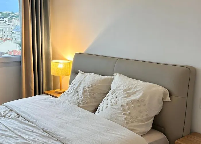 123 - Spacieux Pour 8 Personnes A Appartement *