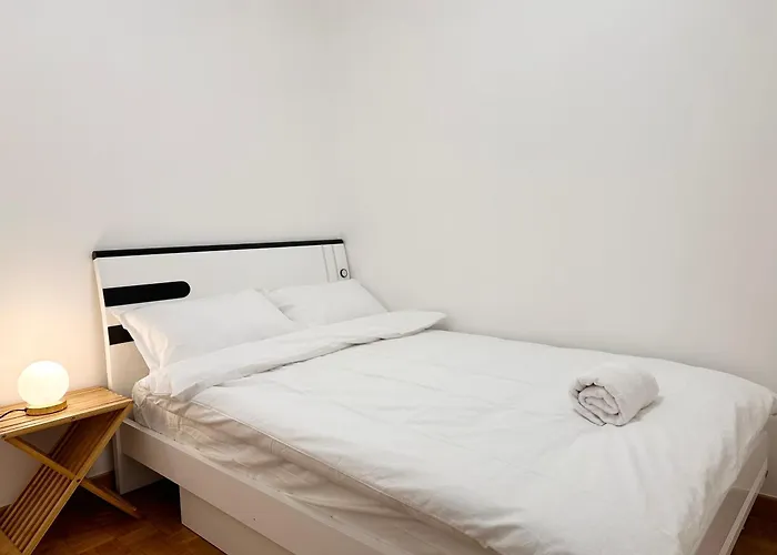 123 - Spacieux Pour 8 Personnes A Appartement *